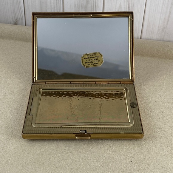 Vintage Guilloche Roses in Enamel almost new Makeup Compact - Picture 5 of 11